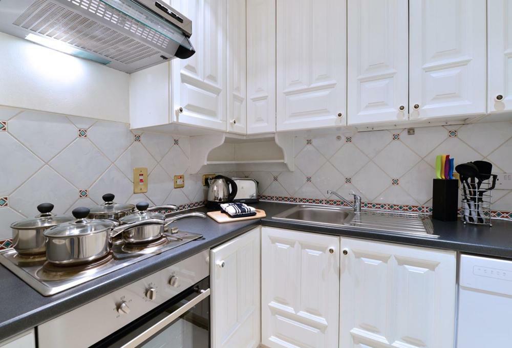 לונדון Somerset Court Kensington Apartments מראה חיצוני תמונה